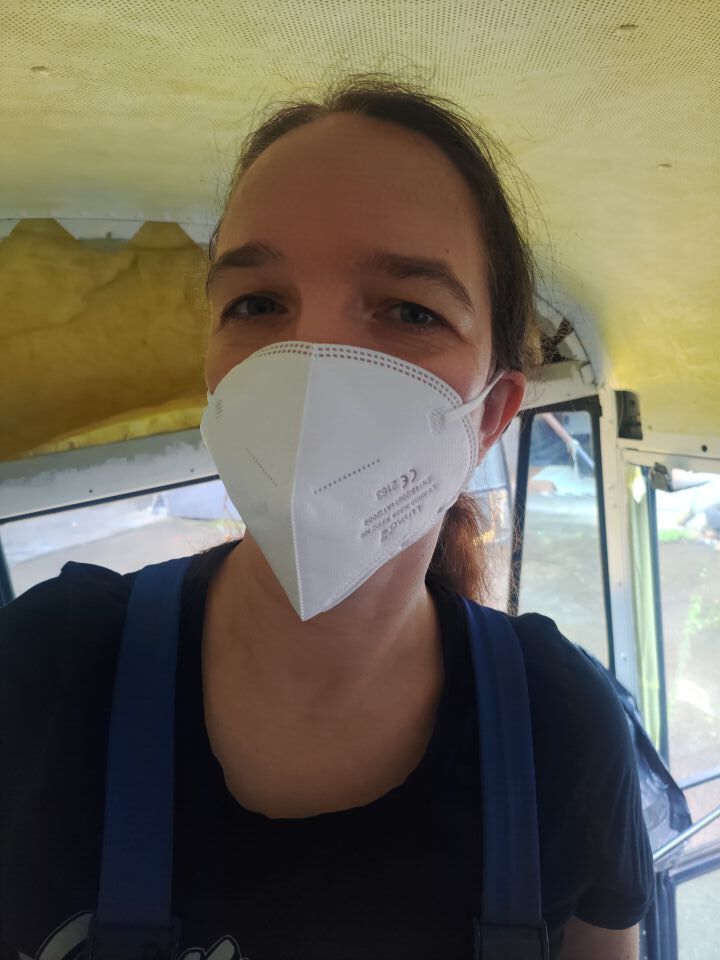 Kati mit neoprenkleber im hintergrund 16.03.