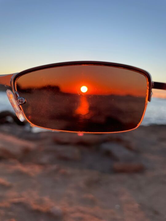 Sonnenuntergang in sonnenbrille