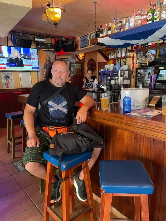 Toto in der bar highlander